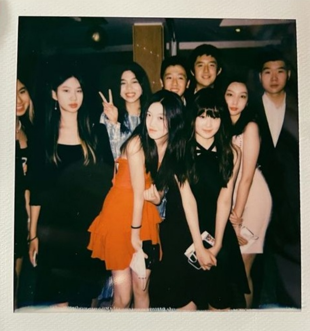 李嫣|15岁李嫣穿着愈发大胆！穿抹胸裙气质不输王菲，站C位尽显女王范