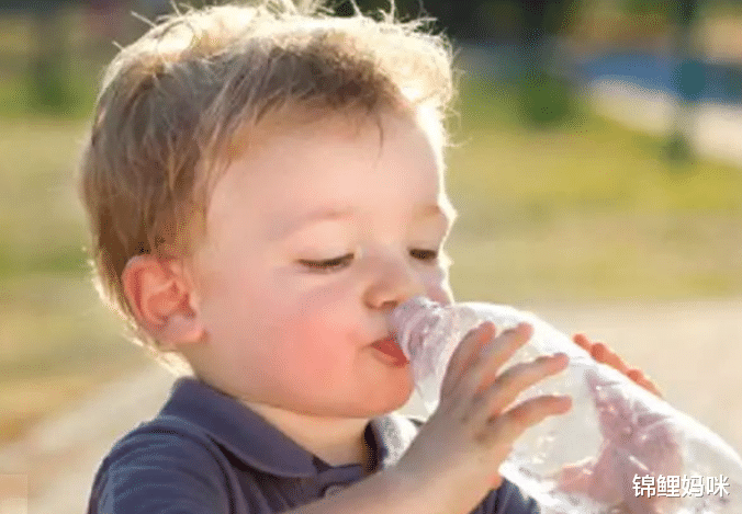 锦鲤妈咪|夜晚叫醒孩子去厕所可以吗?娃爱尿床怎么办?这些知识家长要清楚