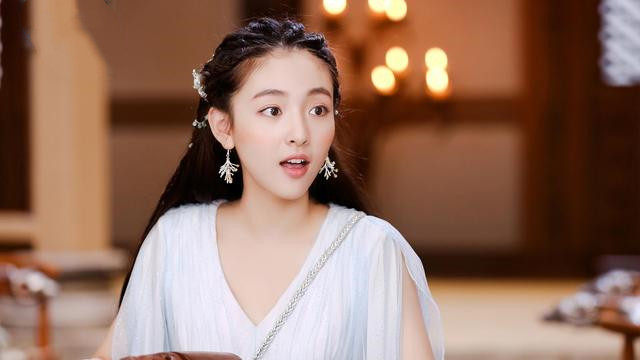 陈都灵|章泽天晒照庆生，陈都灵放复古大片，那些年我们一起追过的校花