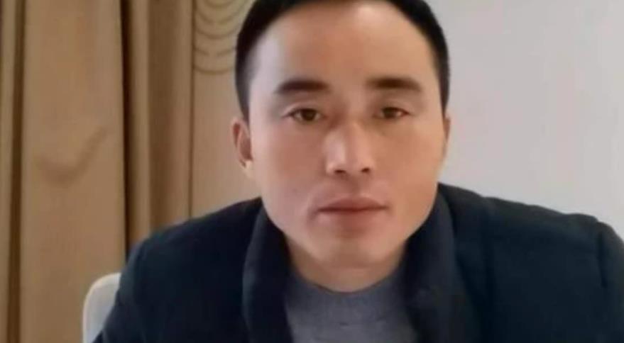 陈亚男|网曝陈亚男婚内傍上已婚人后，有人说大衣哥私底下眼皮子翻得高