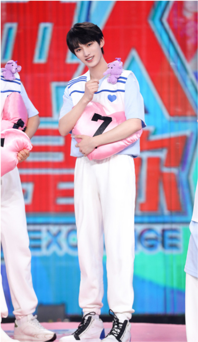 春晚|《快本》终于恢复录制，快乐家族五位主持人集体回归，丁程鑫缺席前三期录制