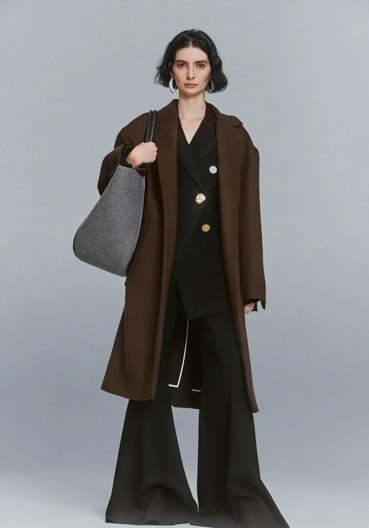 育邻人|组图:保罗·沃克之女Meadow杂志大片,气质清冷表现力十足