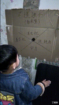 丁其琛|妹子以后别穿这么透的裙子坐公交车了,大爷看得高血压都要犯了