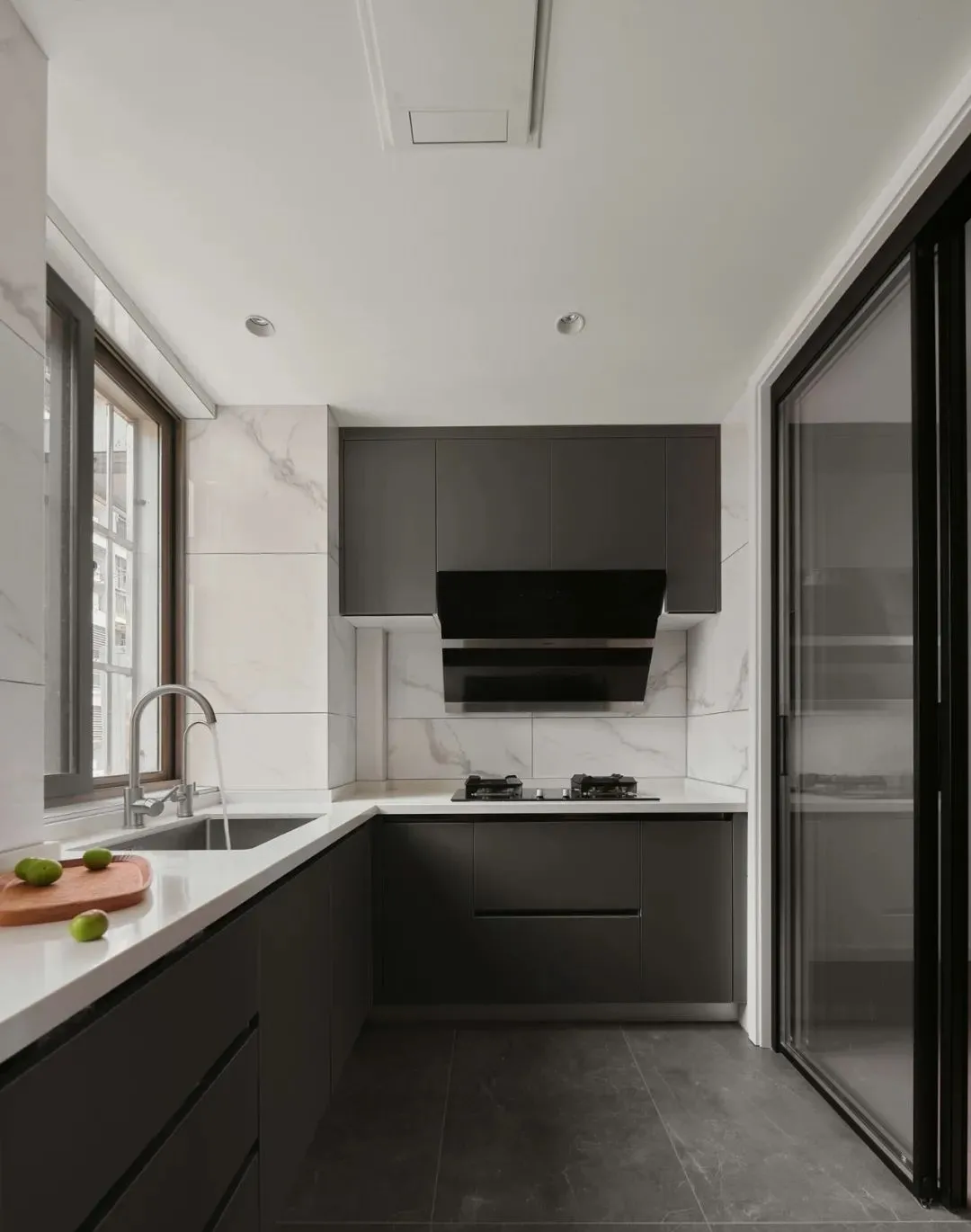 老房翻新 | 129平素色调三居室,整体的搭配,诠释了简约与耐看