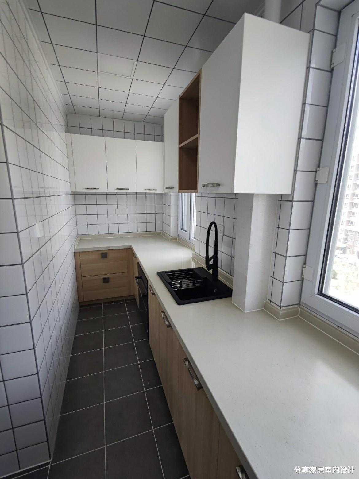 103平新房，坚持不做吊顶，放弃大白墙，打扫干净显得很有品位！