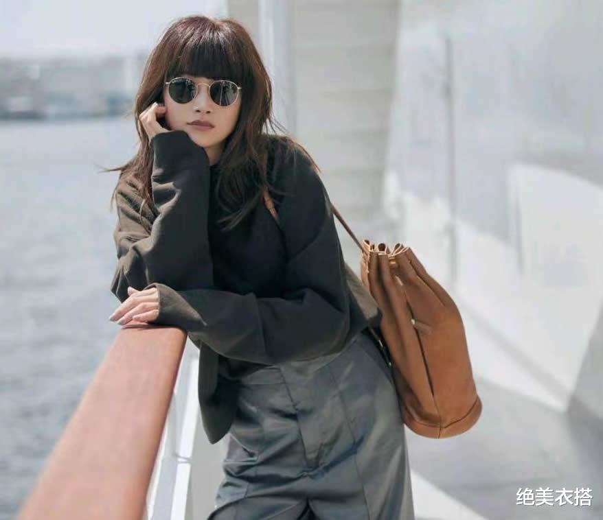 绝美衣搭 “棕褐色”优雅？别轻信！不懂“挑色+配色”，越穿越土气