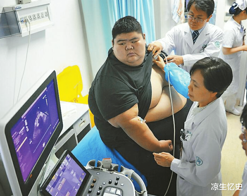 抱得美人归|他曾被称“中国第一胖”,一年减下363斤,瘦身后成功抱得美人归