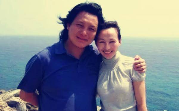 郭靖宇|19岁与导演私奔,在6平米的地下室生下3胎,丈夫用七部剧捧红她