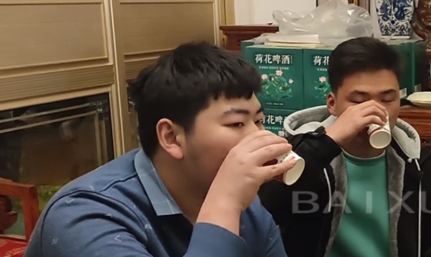 千百惠|陈亚男带父母回朱楼村，给大衣哥道歉，逗留二十分钟却无人理会