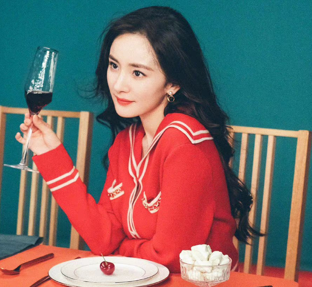 赵露思|同为拼命三娘，看看杨幂再看看赵丽颖，网友：搞事业真飒