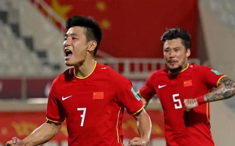 武磊|還罵李鐵不換人？變陣解放武磊收奇效！名記：李鐵調(diào)整糾錯給高分