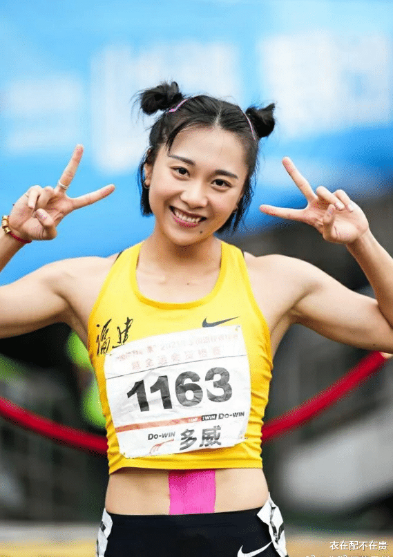 衣在配不在贵|短跑女神葛曼棋，场上发型引关注，场下却是时髦精，教你实力显瘦