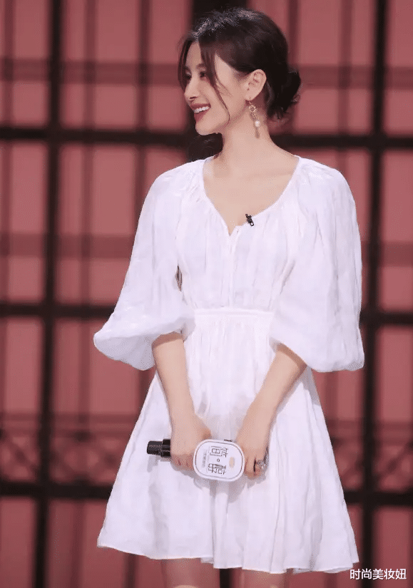 王子文|王子文恋爱后这么漂亮，身材不高却比例完美，脸型饱满太减龄