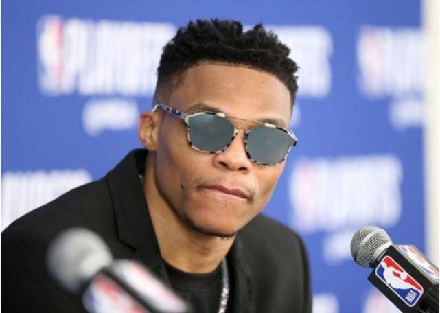 勒布朗·詹姆斯|威少:我年收入5810万,库里:我7440万,詹姆斯:麻烦让一让