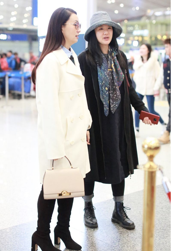 BiuFashion 素颜的咏梅和陶虹好温柔，穿搭简约没架子，看着像“邻家阿姨”