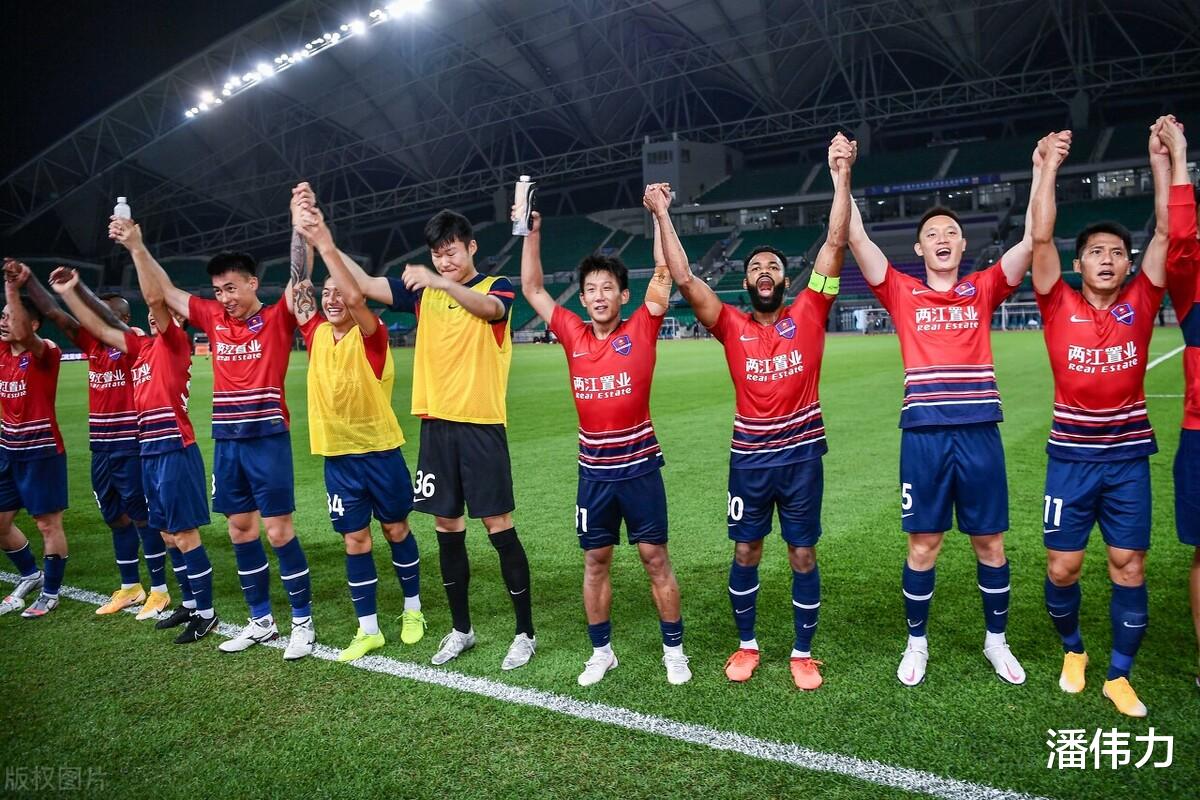 中超|踢完下一场就退出中超?曝重庆队资金链断裂,今年工资一分钱没发