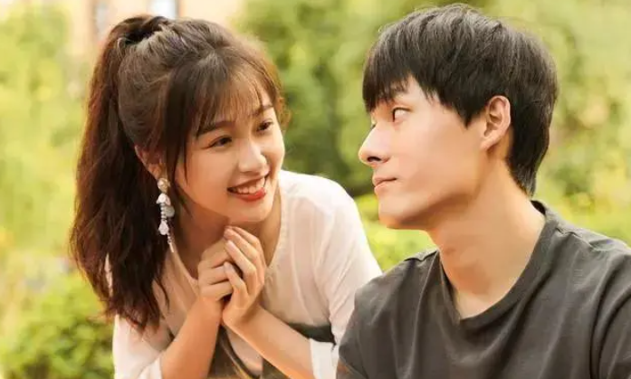 |有人被曝未婚生子，有人被拍隐婚带娃逛街，2021年真是孩子年？