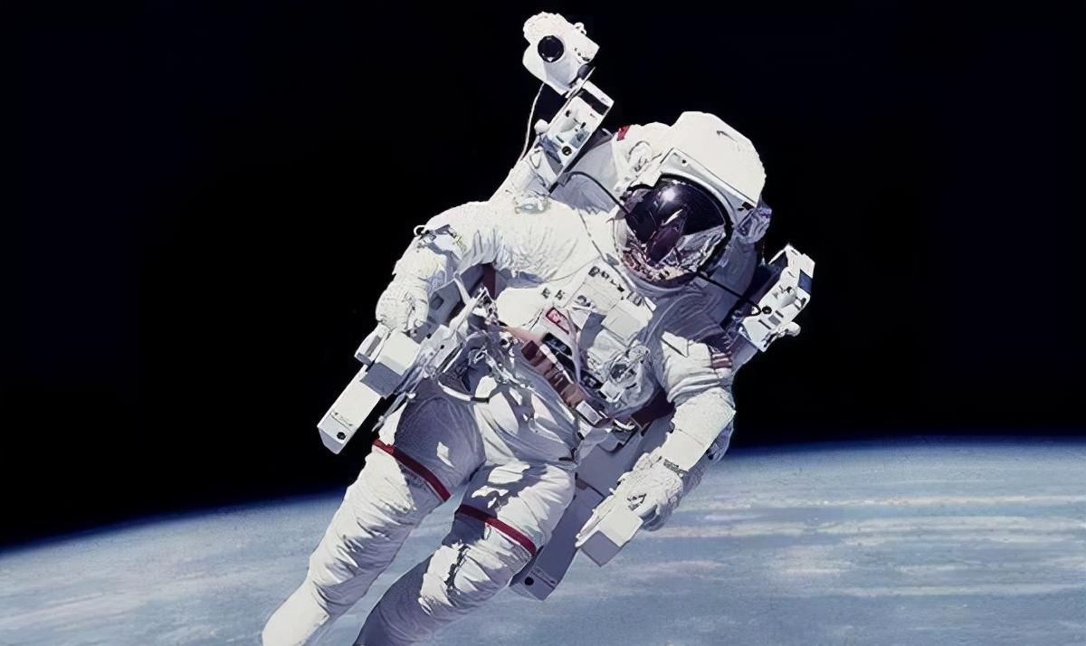 漂浮在太空中的尸体,如果掉到别的星球,会不会进化出新的生命