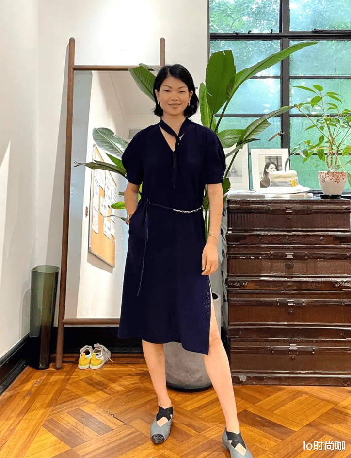 lo时尚咖|“初代超模”曾被说丑，吕燕转型成设计师，职场LOOK简单却有技巧