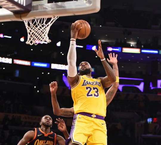 湖人队|3抢断12中6！湖人卡皇身价上涨，利拉德怒喷格林，詹皇：保罗MVP