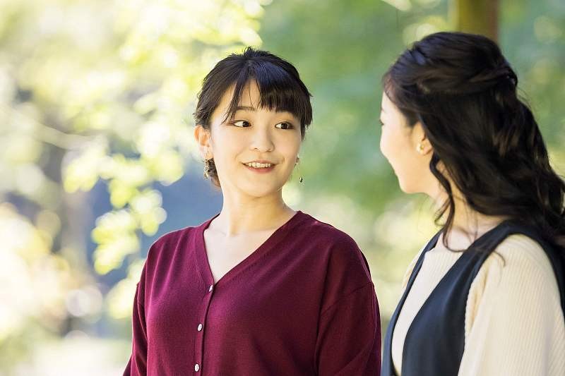 BiuFashion 当日本的公主真不容易呀，穿的裙子太有年龄感了，举动都要很优雅