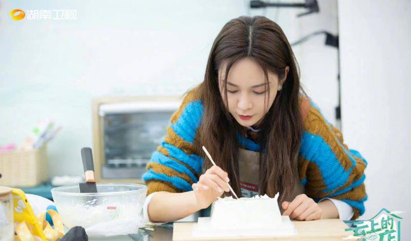 沈梦辰|“沈梦辰亲手做结婚纪念蛋糕”冲上热搜第一！评论却太尴尬