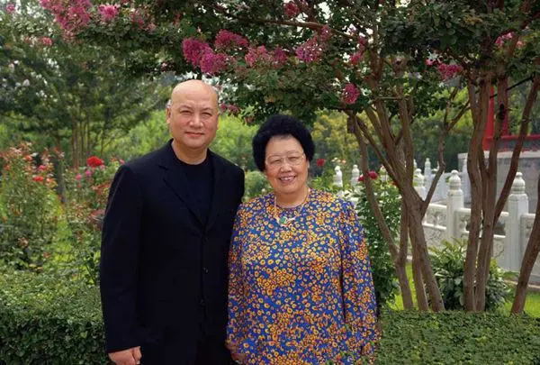 张海燕|“当代武则天”张海燕，专找小鲜肉，是追寻真爱还是贪图享受？