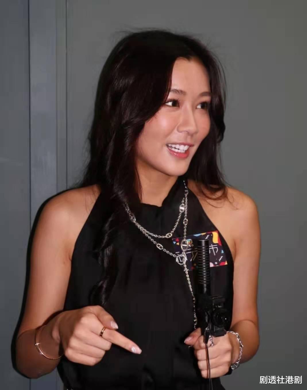 小S|十月份将设宴！TVB女神小花仍未计划生娃，自曝婚礼姐妹团已确定