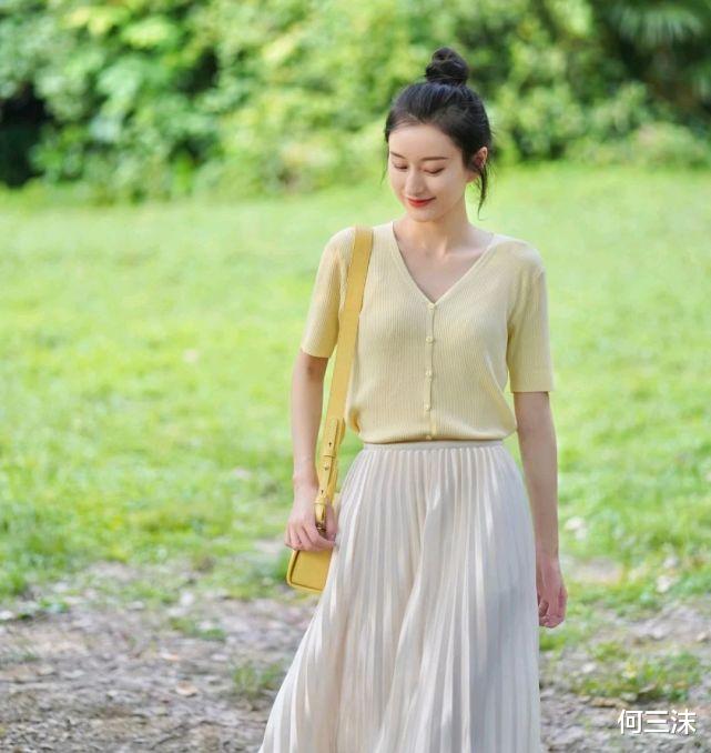 何三沫|怎么打扮才能变成温柔女孩？合理搭配半身裙，轻松呈现温柔气质