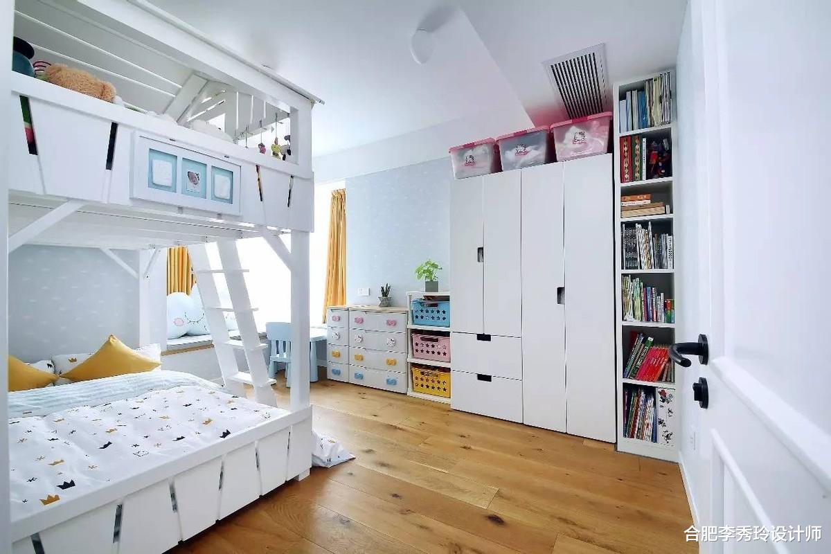 以后有娃了，儿童房衣柜也不打满，下面预留35公分，用起来更方便