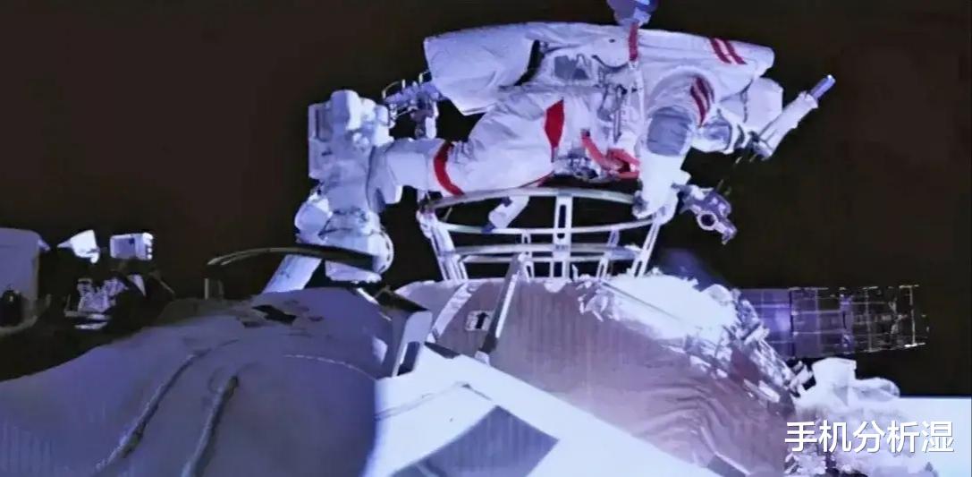 航天员 关于中国新一代舱外航天服，你有必要了解这些进步