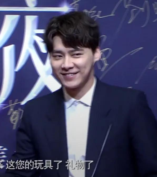 吴奇隆|抖音之夜女星高清镜头，麒麟臂粉刺藏不住，普通人不需有颜值焦虑