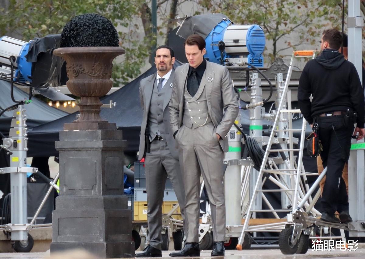 甄子丹|甄子丹巴黎拍摄新片，手捂热水袋，网友：功夫明星也需要热水袋