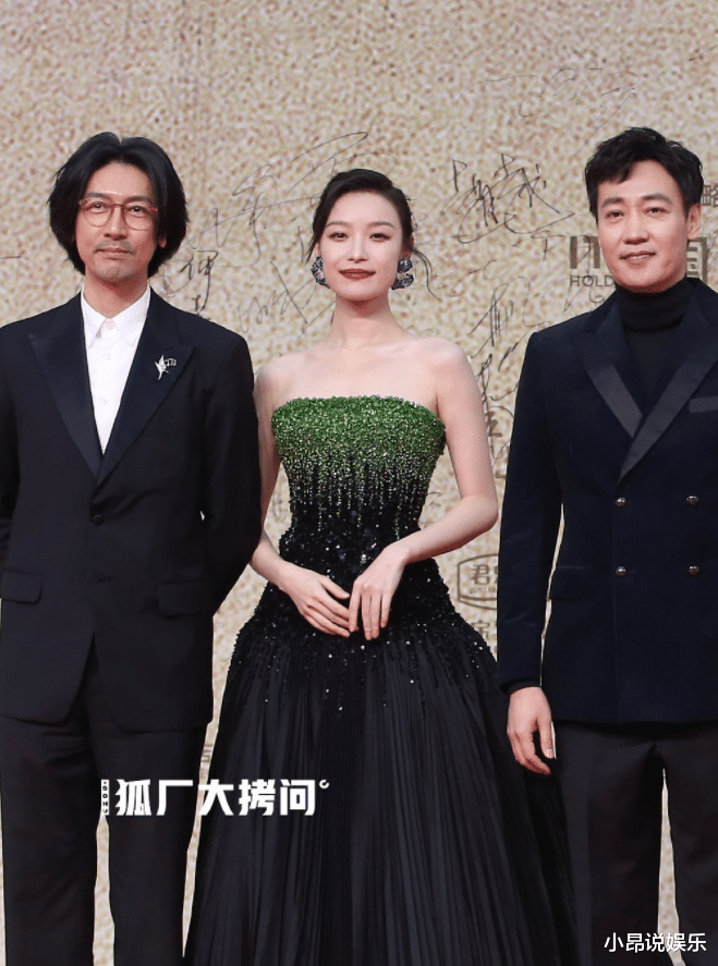 表情包|金鸡奖闭幕红毯：关晓彤王丽坤同台争艳，倪妮李易峰同框太养眼