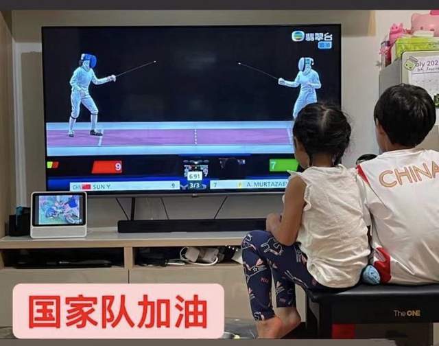 吴奇隆|郭晶晶东京当裁判，霍启刚带一双儿女玩滑板，兄妹俩运动天赋尽显