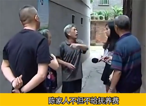 怀疑孙子非亲生,爷爷逼走儿媳拒付抚养费,5年后跪求见孙子一面