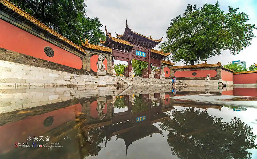 一马平天下 南京的大爷大妈，文武双全！