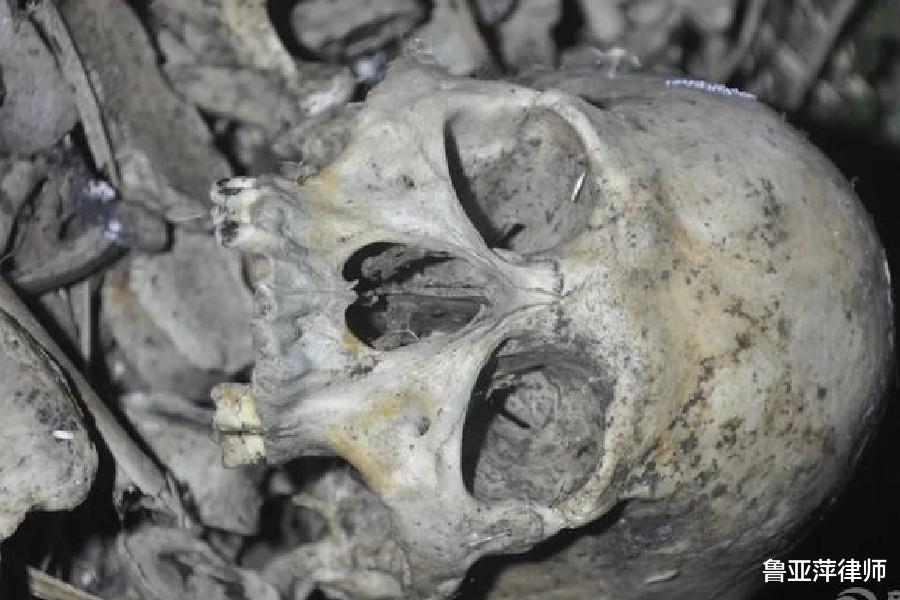 继母 17岁打工妹被16岁男友勒死，只因一瓶纯净水