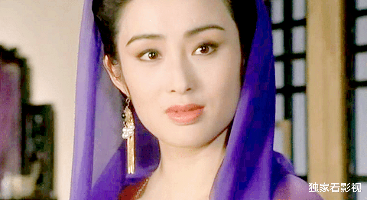 王小玮|张敏53岁落魄了？找小10岁不知名导演当二婚对象，被男方酒后消遣