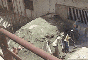 书尽心生|搞笑GIF：还是上学的时候欢乐啊，你们这样玩过吗？