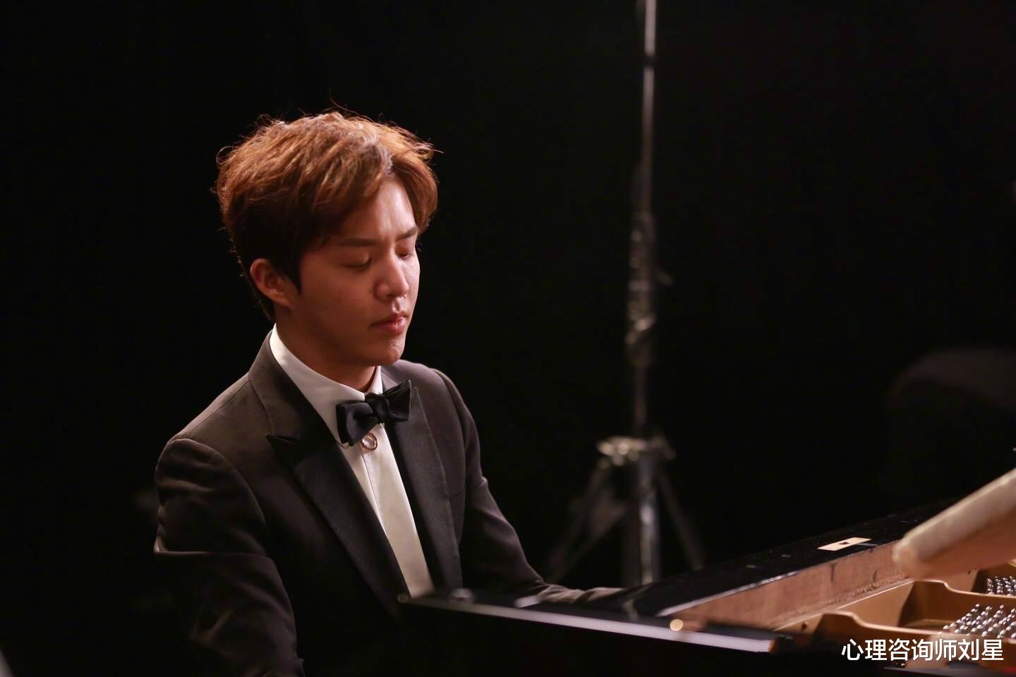 心理咨询师刘星 心理学角度解读：李云迪，不转发就体面了？