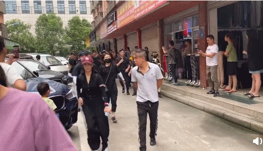 张国立|新华社点名张国立 到底是谁给了明星这么多特权？