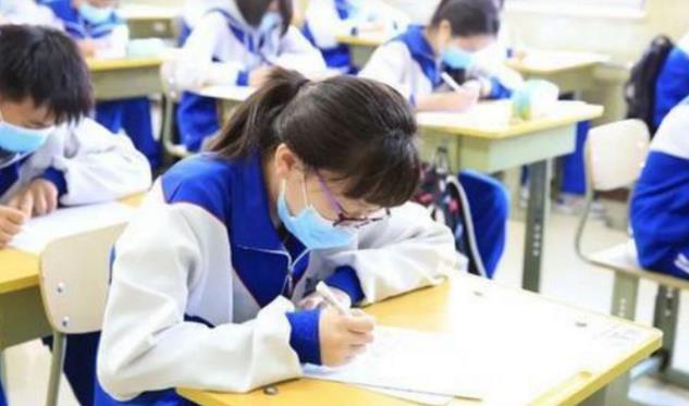 吴洪娜聊说育儿|老教师年年统考第一,成为学校出名人士,同事却表示:太自私