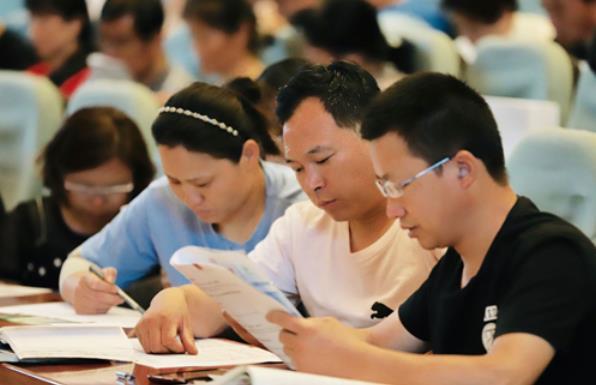 大树说教育|广西考生成绩556分想要复读,却成功捡漏上海交大,网友却不羡慕