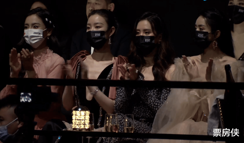 赵丽颖|芭莎礼服夜：杨颖翻车，倪妮平淡，胜出的是穿国货的赵丽颖张小斐