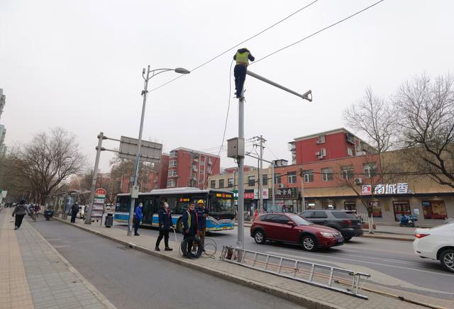 北京日报客户端 一大早刘家窑周边居民家里咋停电了？又是大货车惹的祸