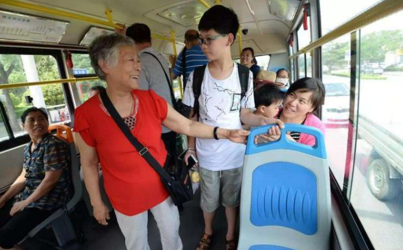 道德绑架|对道德绑架say“NO” | 盘一盘那些因让座而被“教育”的年轻人
