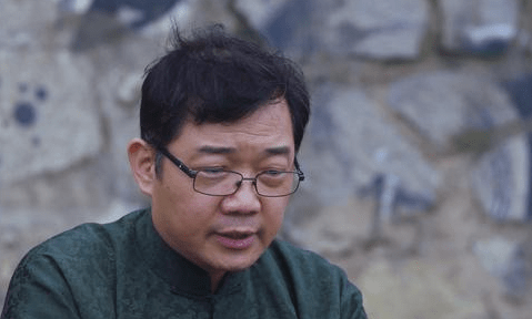 谢霆锋|自认为很幽默，故意把黄家驹念成“黄家狗”，看到结局大快人心！