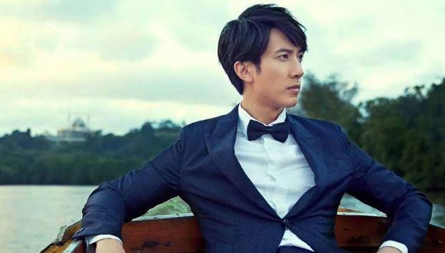 吴奇隆|吴尊晒和吴奇隆合影，二人素颜看不出来年龄差