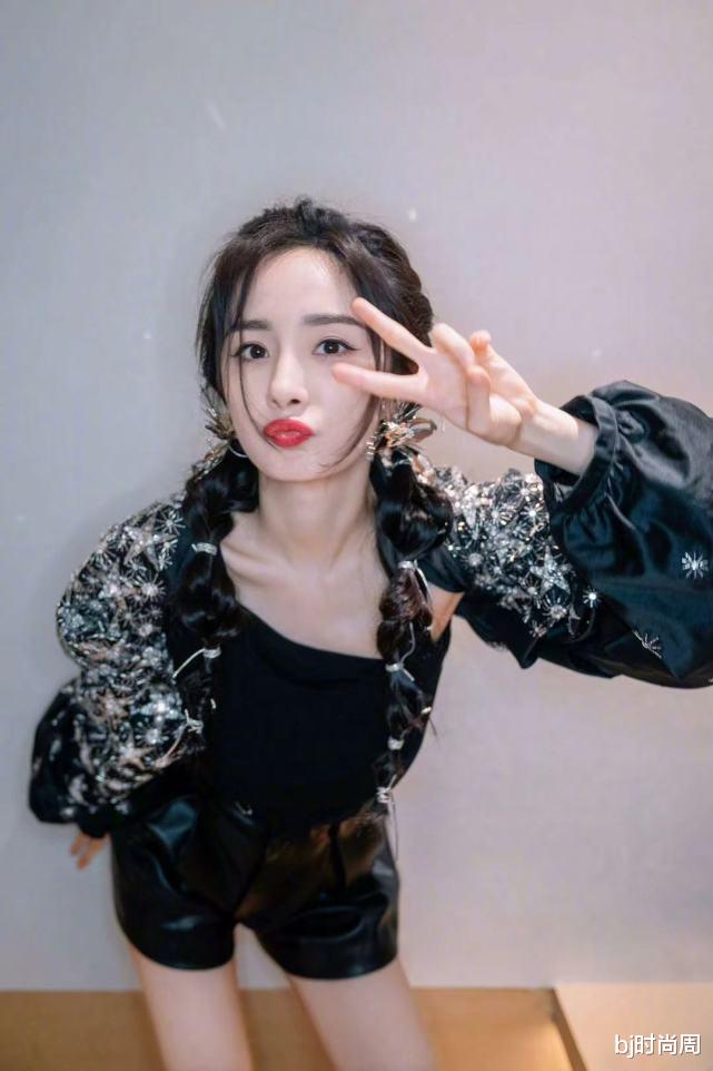 化妆 小蛮腰的你来学杨幂穿搭吧,一身黑色穿出18岁少女风